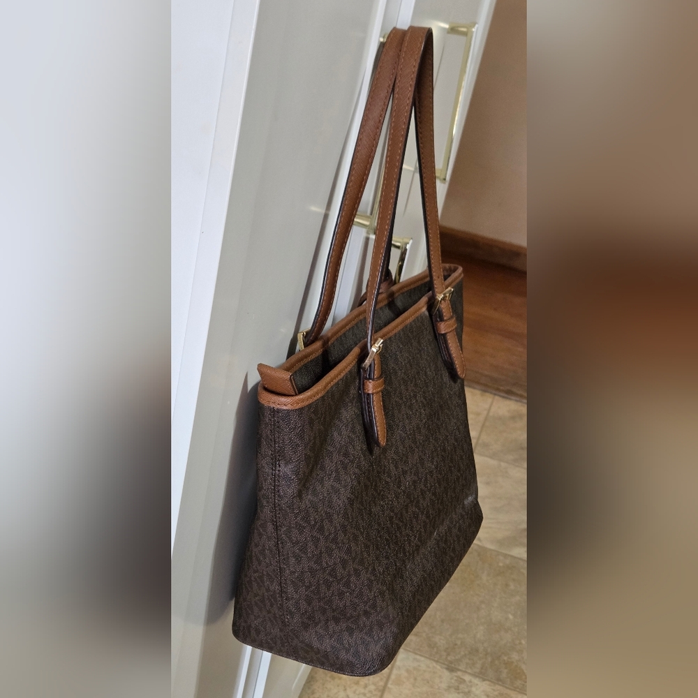 Michael Kors Jet Set TZ Snap Pocket Tote - Picture 5 of 15